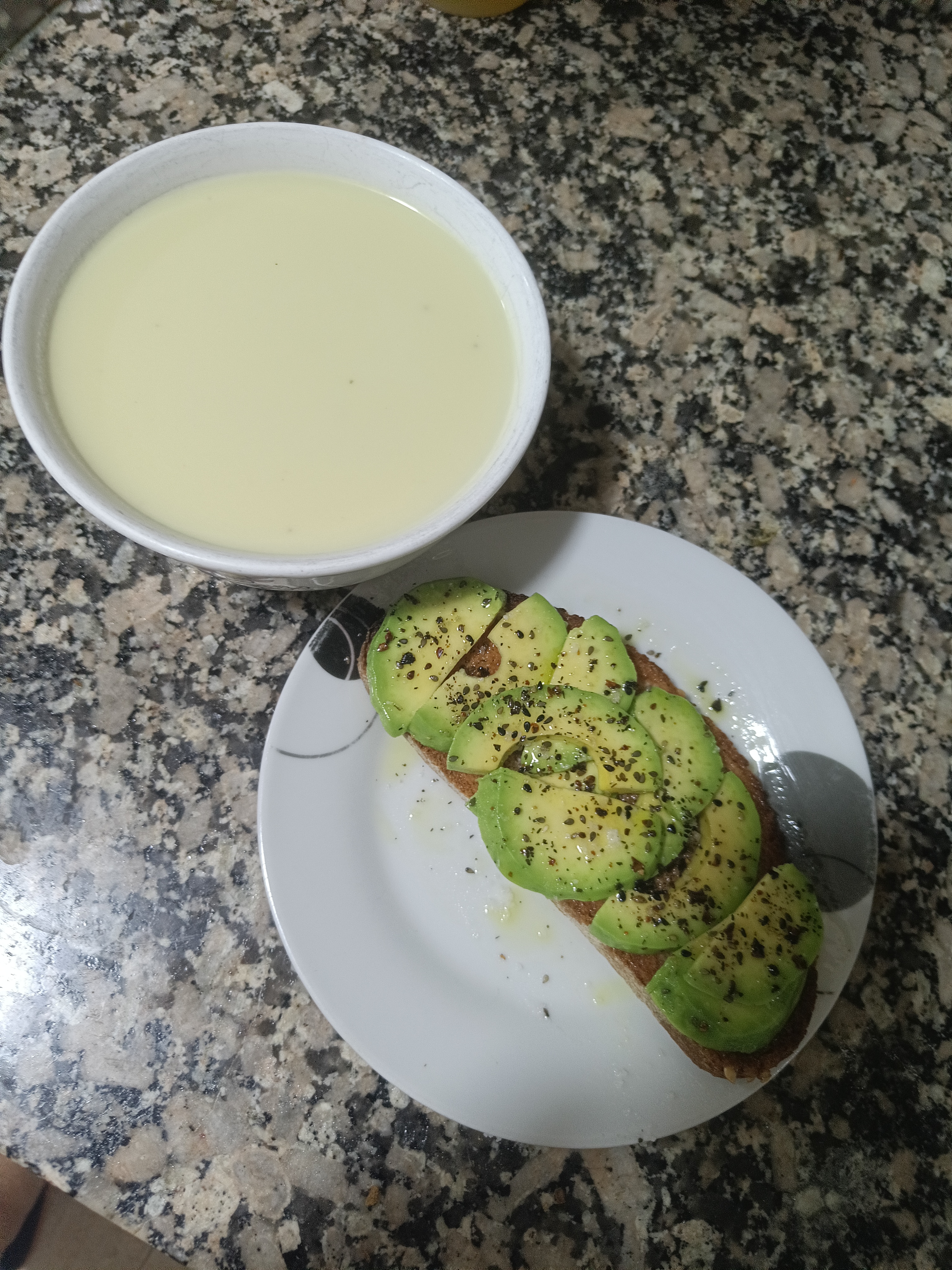 Imagen de Crema de porro + torrades amb alvocat